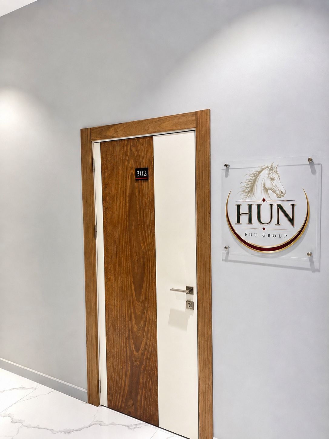 Hun Edu Group ofis qapısı